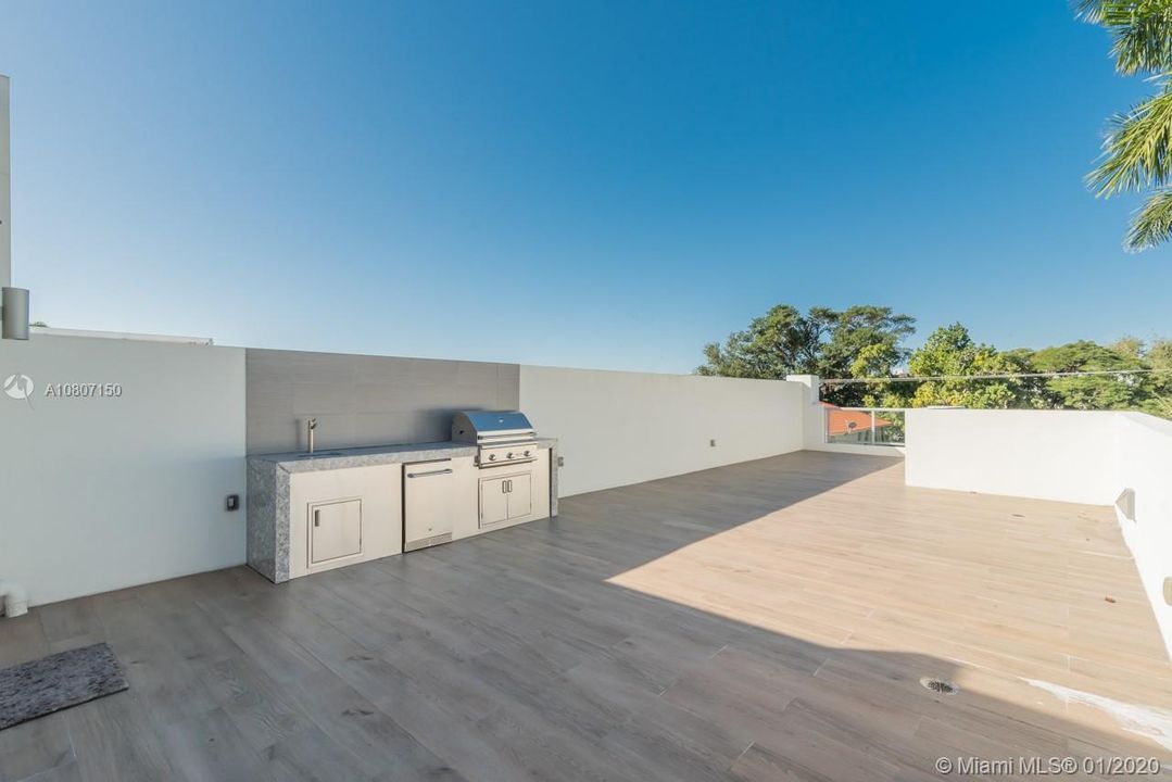 Recently Rented: $5,200 (3 beds, 3 baths, 1927 Square Feet)