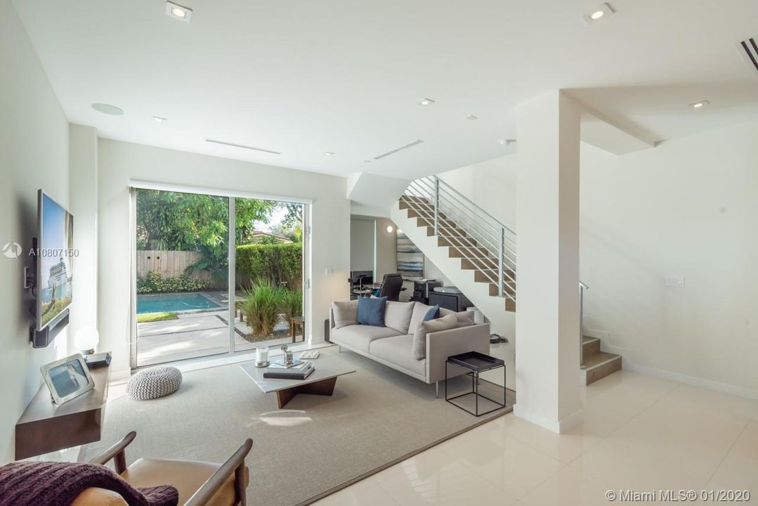 Recently Rented: $5,200 (3 beds, 3 baths, 1927 Square Feet)