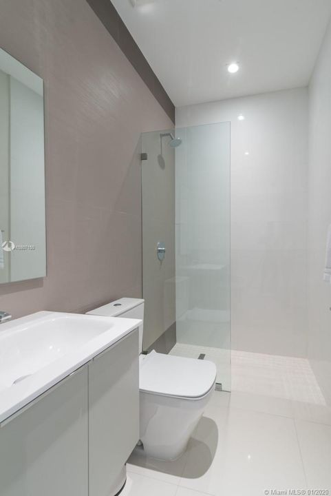 Recently Rented: $5,200 (3 beds, 3 baths, 1927 Square Feet)