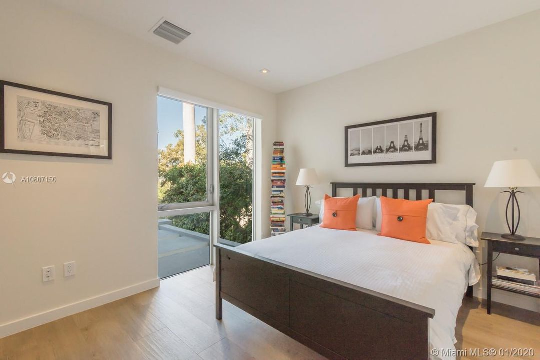 Recently Rented: $5,200 (3 beds, 3 baths, 1927 Square Feet)