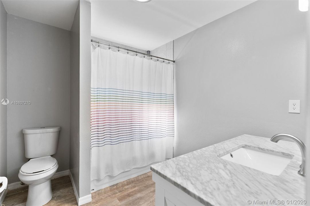 Vendido Recientemente: $339,000 (4 camas, 2 baños, 2293 Pies cuadrados)
