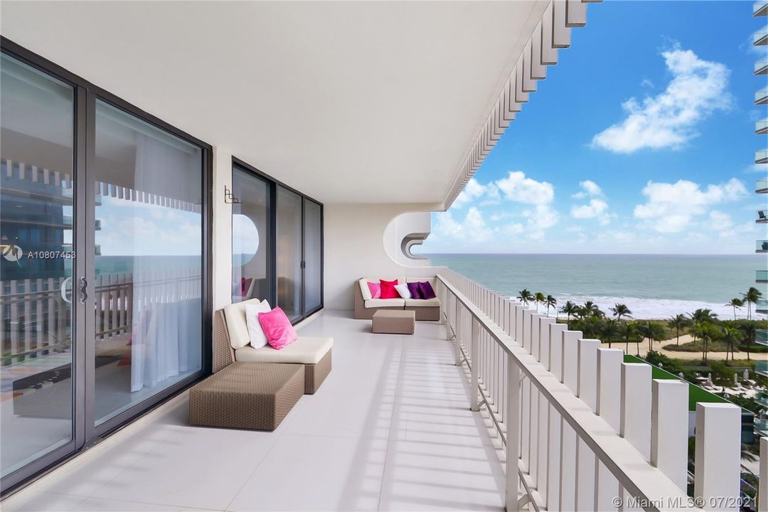 Recently Sold: $1,388,888 (2 beds, 2 baths, 2060 Square Feet)