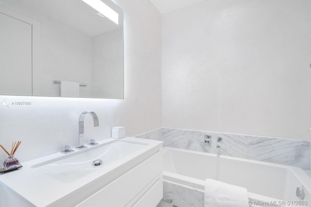Recently Sold: $13,860,000 (5 beds, 5 baths, 7302 Square Feet)