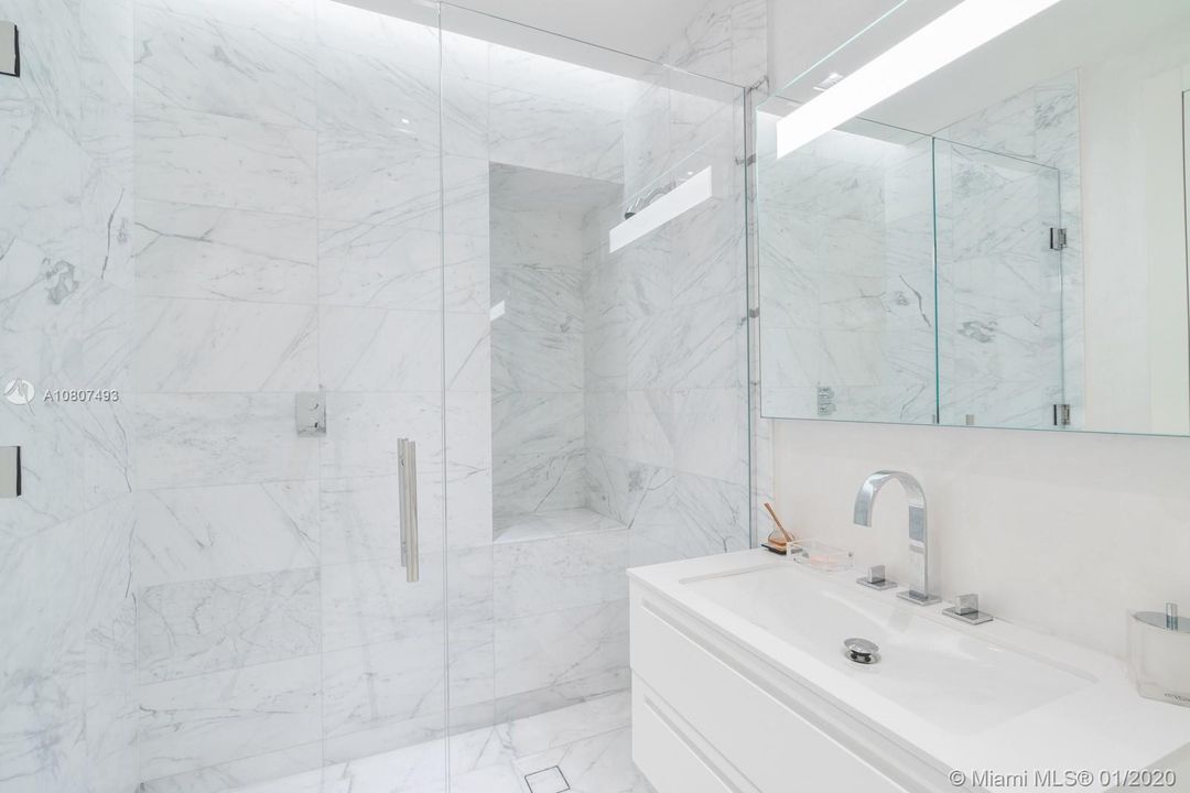 Recently Sold: $13,860,000 (5 beds, 5 baths, 7302 Square Feet)