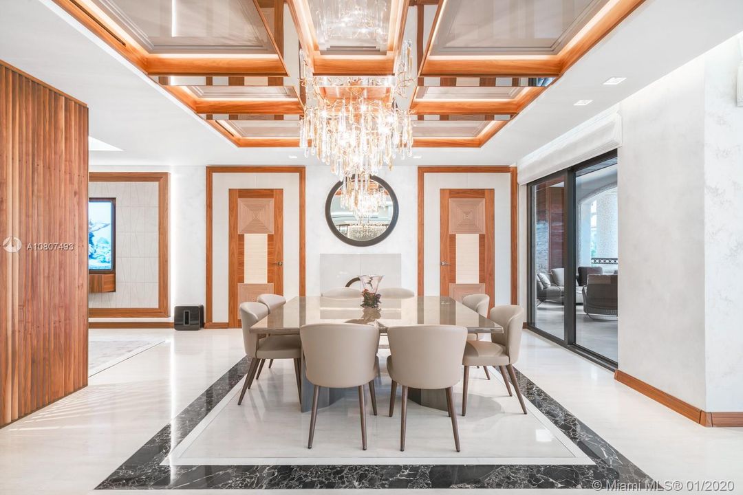 Recently Sold: $13,860,000 (5 beds, 5 baths, 7302 Square Feet)