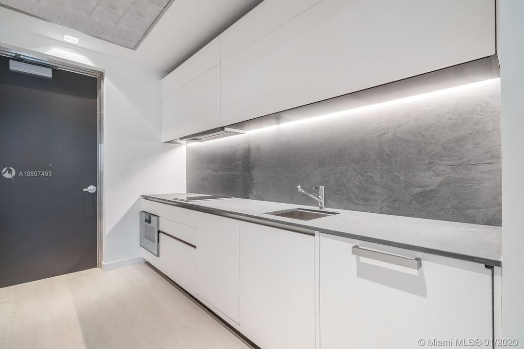Recently Sold: $13,860,000 (5 beds, 5 baths, 7302 Square Feet)
