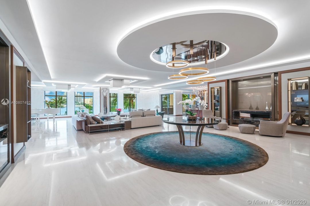 Recently Sold: $13,860,000 (5 beds, 5 baths, 7302 Square Feet)