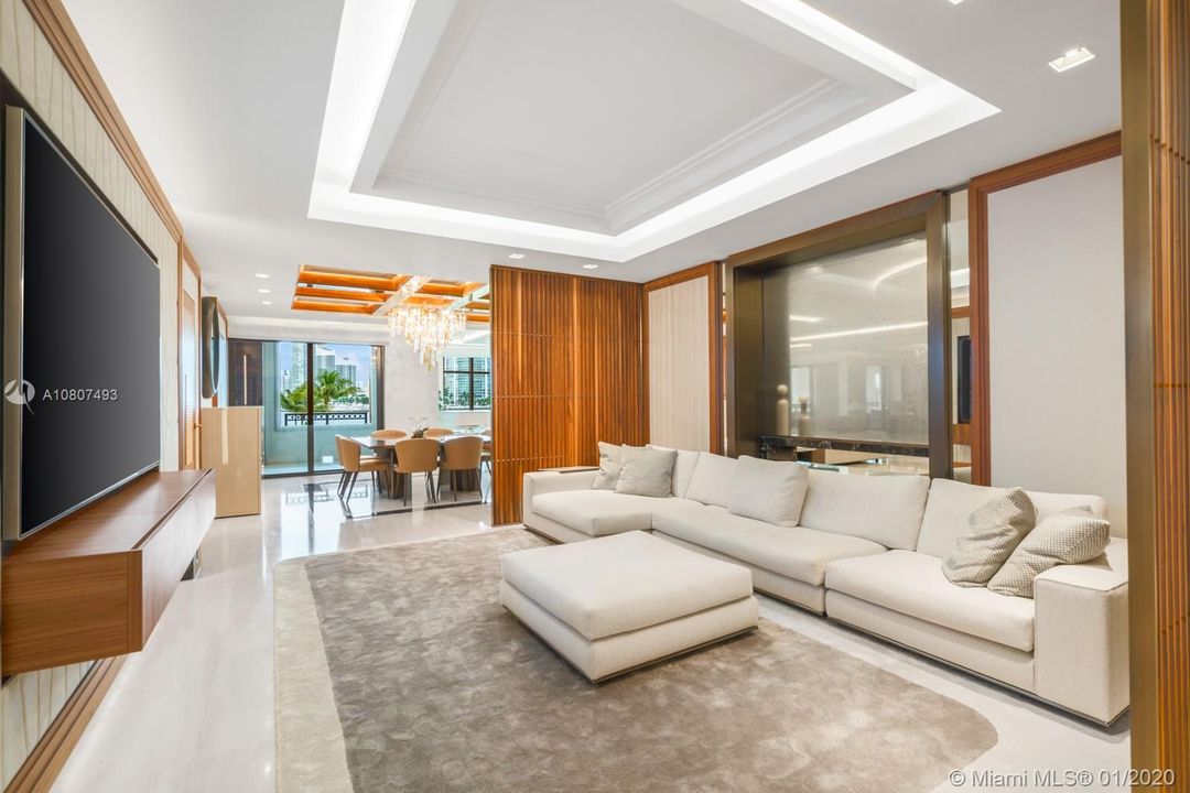 Recently Sold: $13,860,000 (5 beds, 5 baths, 7302 Square Feet)