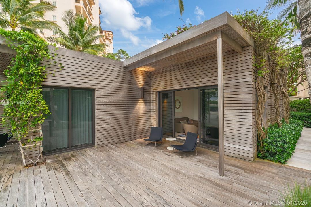 Recently Sold: $13,860,000 (5 beds, 5 baths, 7302 Square Feet)
