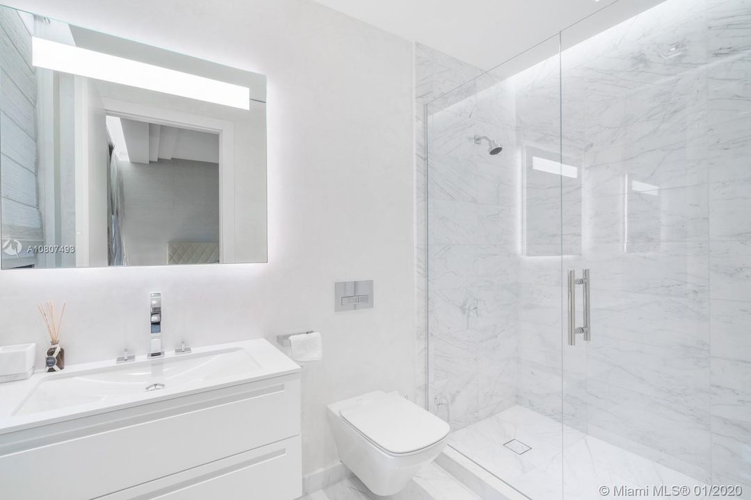 Recently Sold: $13,860,000 (5 beds, 5 baths, 7302 Square Feet)