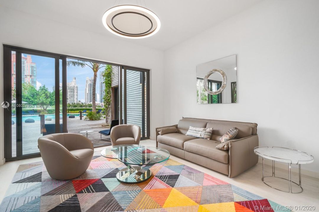 Recently Sold: $13,860,000 (5 beds, 5 baths, 7302 Square Feet)