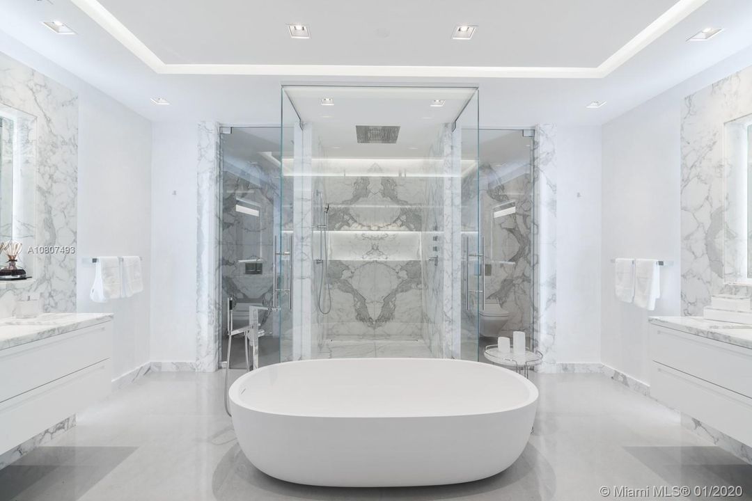 Recently Sold: $13,860,000 (5 beds, 5 baths, 7302 Square Feet)