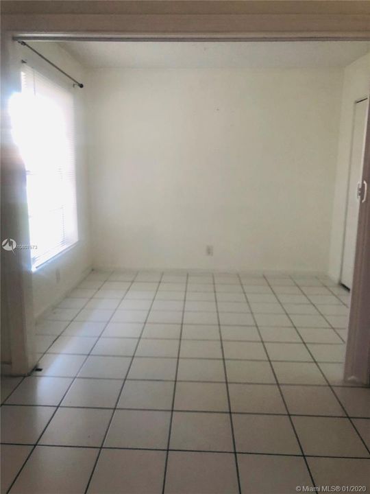 Recently Rented: $1,550 (2 beds, 1 baths, 952 Square Feet)