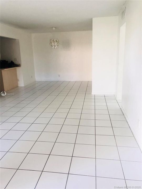 Recently Rented: $1,550 (2 beds, 1 baths, 952 Square Feet)