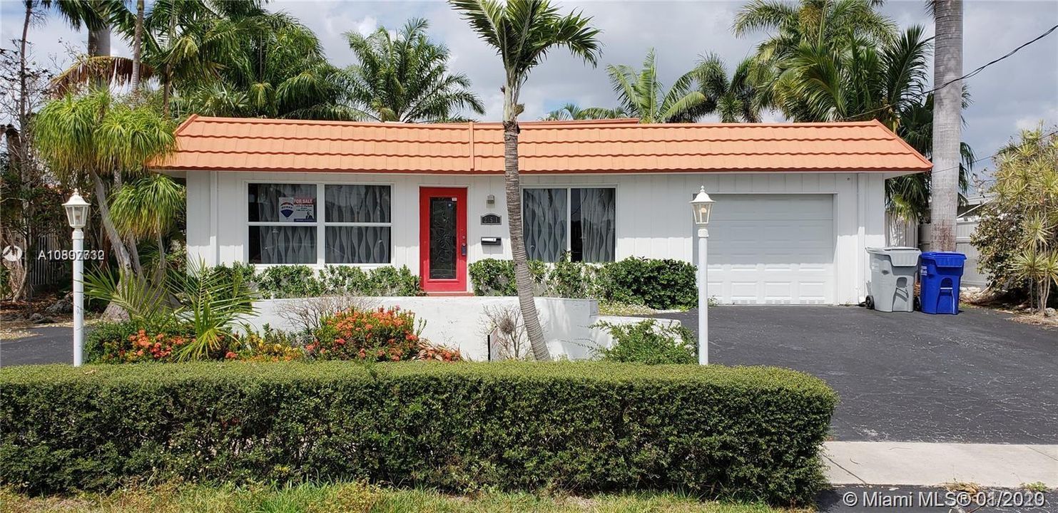 Recently Sold: $499,000 (3 beds, 2 baths, 1984 Square Feet)