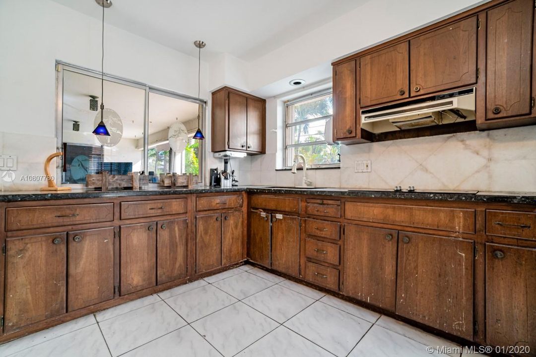 Vendido Recientemente: $399,999 (2 camas, 2 baños, 1487 Pies cuadrados)