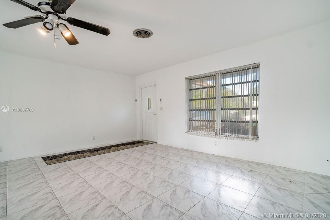 Vendido Recientemente: $399,999 (2 camas, 2 baños, 1487 Pies cuadrados)
