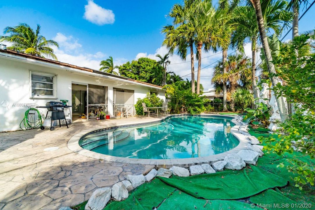 Vendido Recientemente: $399,999 (2 camas, 2 baños, 1487 Pies cuadrados)