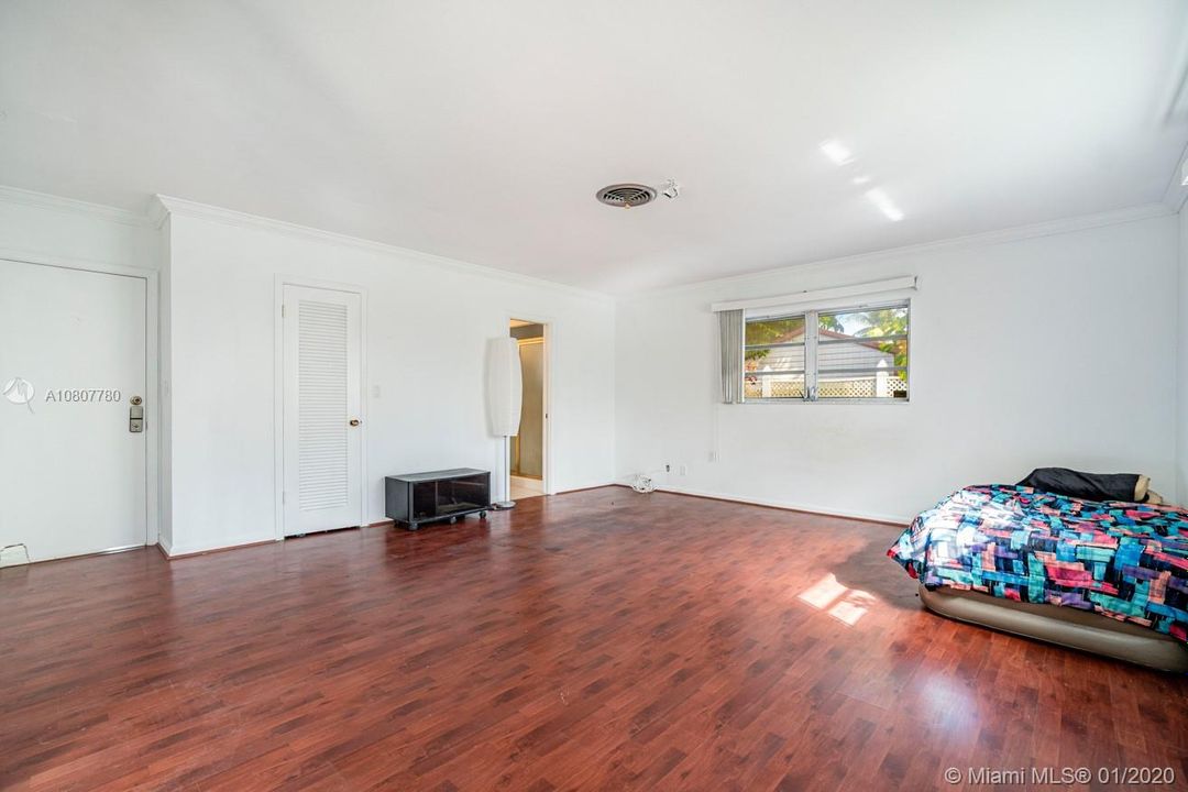 Vendido Recientemente: $399,999 (2 camas, 2 baños, 1487 Pies cuadrados)