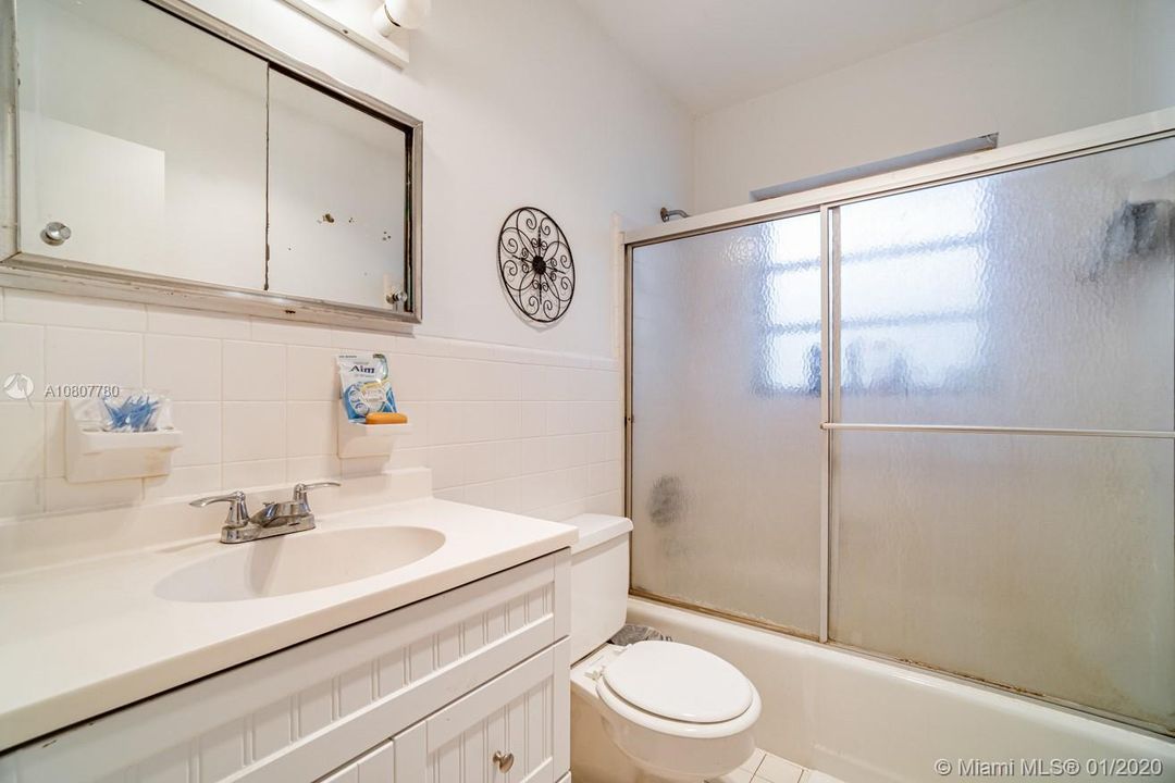 Vendido Recientemente: $399,999 (2 camas, 2 baños, 1487 Pies cuadrados)