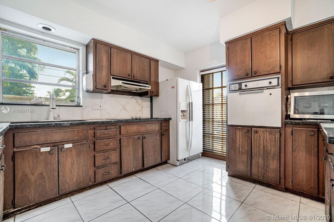 Vendido Recientemente: $399,999 (2 camas, 2 baños, 1487 Pies cuadrados)