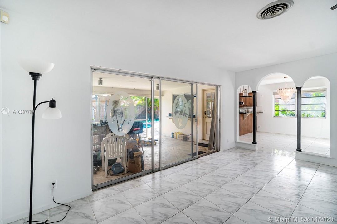 Vendido Recientemente: $399,999 (2 camas, 2 baños, 1487 Pies cuadrados)