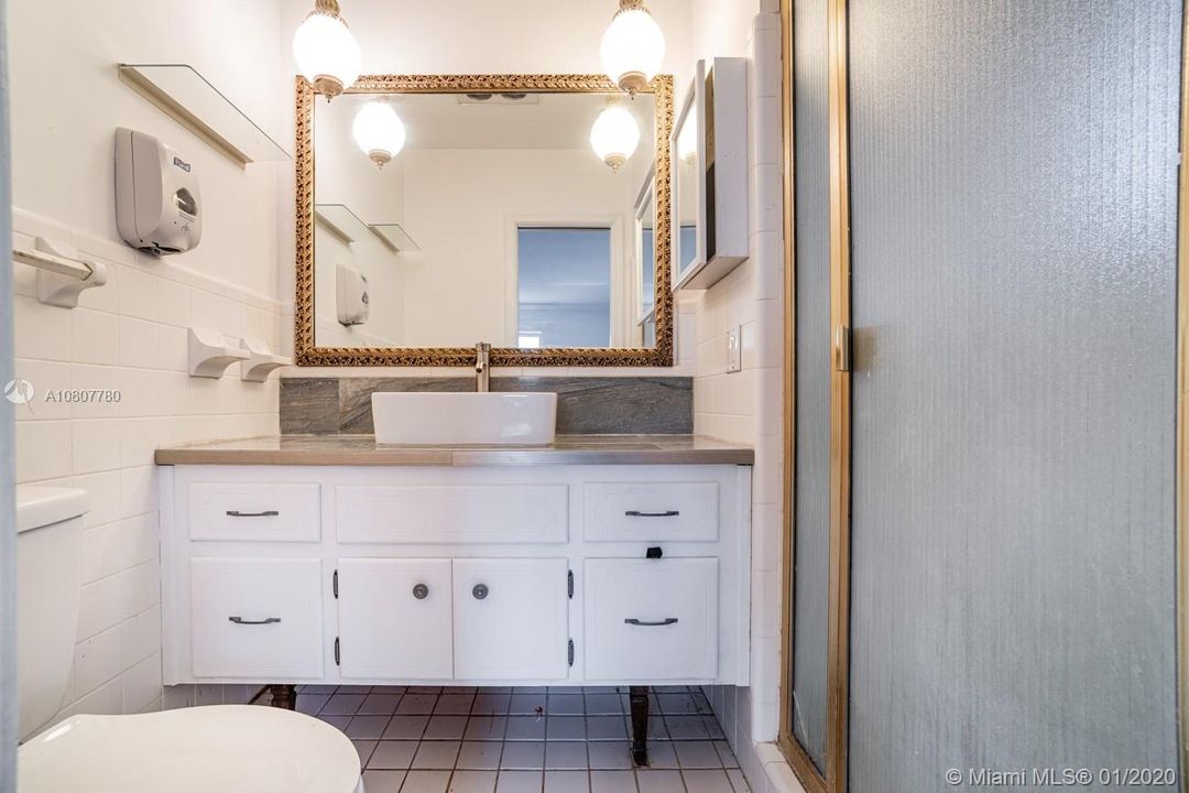 Vendido Recientemente: $399,999 (2 camas, 2 baños, 1487 Pies cuadrados)