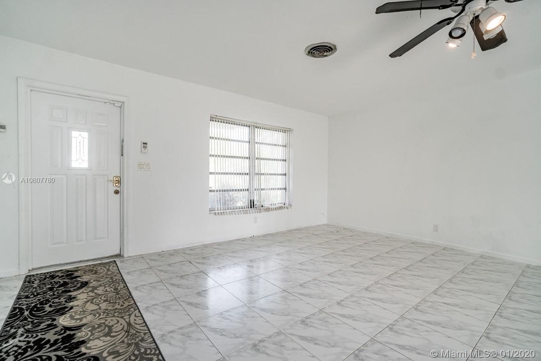 Vendido Recientemente: $399,999 (2 camas, 2 baños, 1487 Pies cuadrados)