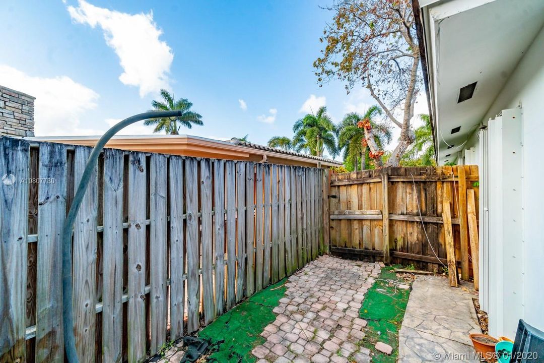 Vendido Recientemente: $399,999 (2 camas, 2 baños, 1487 Pies cuadrados)