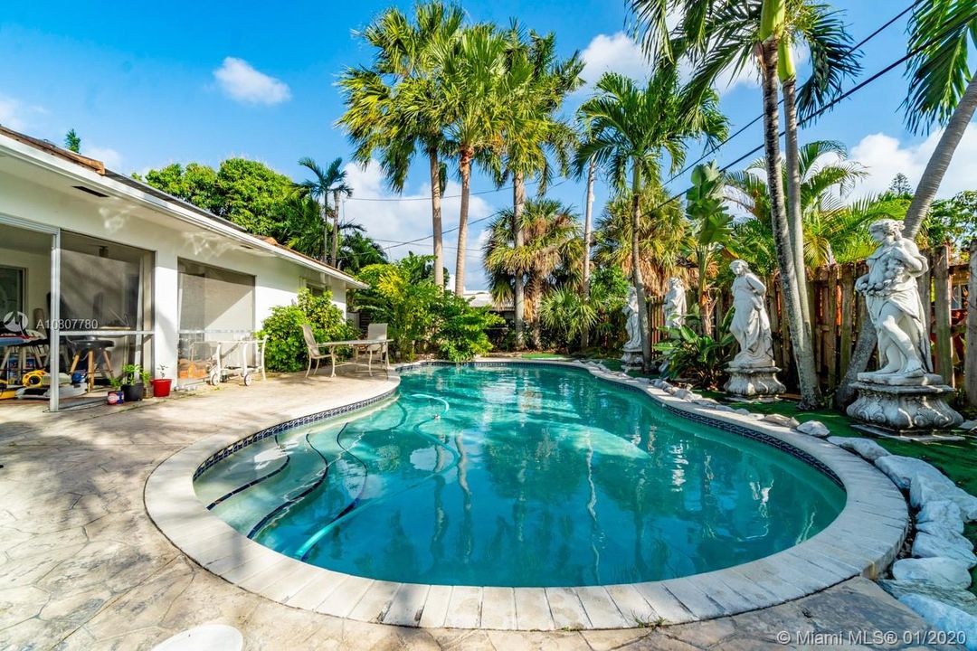 Vendido Recientemente: $399,999 (2 camas, 2 baños, 1487 Pies cuadrados)