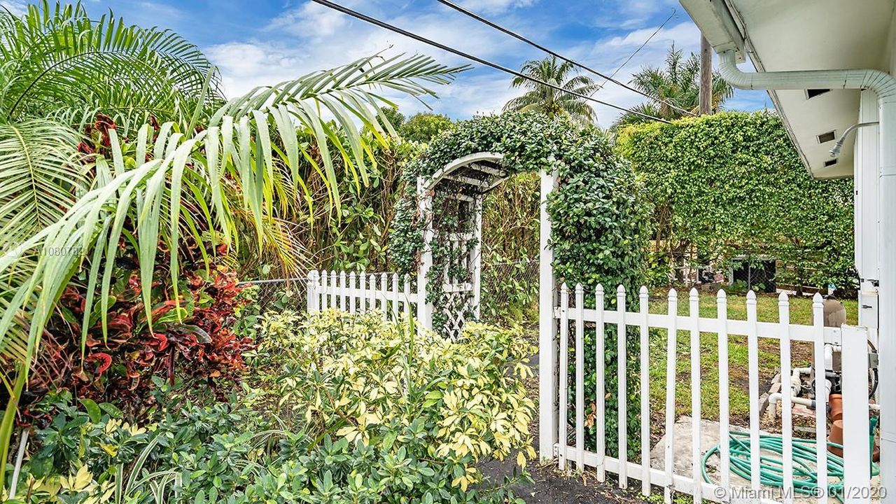 Недавно продано: $625,000 (3 спален, 2 ванн, 1878 Квадратных фут)