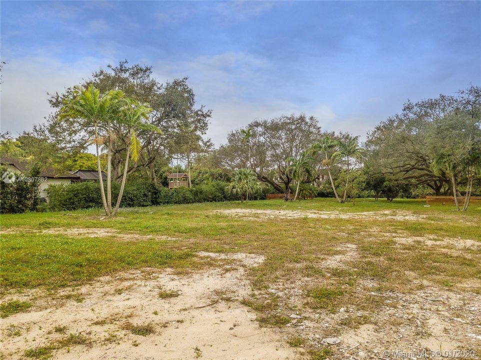 Recently Sold: $1,300,000 (0.93 acres)