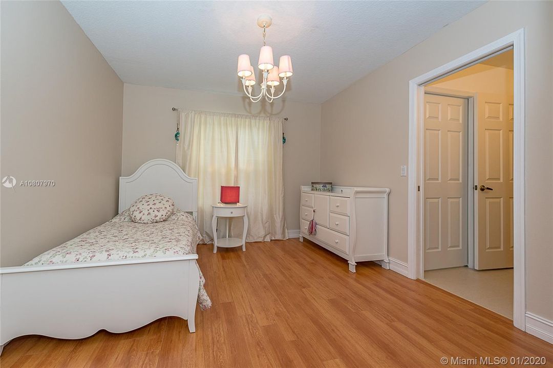 Recently Rented: $4,900 (5 beds, 3 baths, 2873 Square Feet)