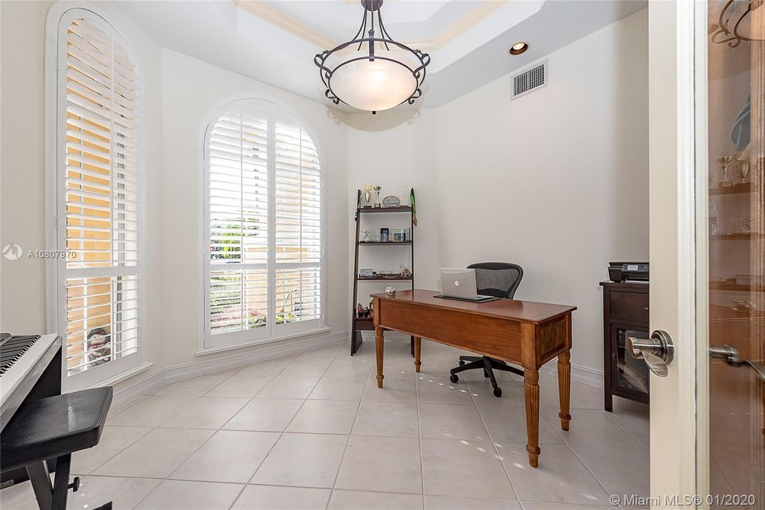 Recently Rented: $4,900 (5 beds, 3 baths, 2873 Square Feet)
