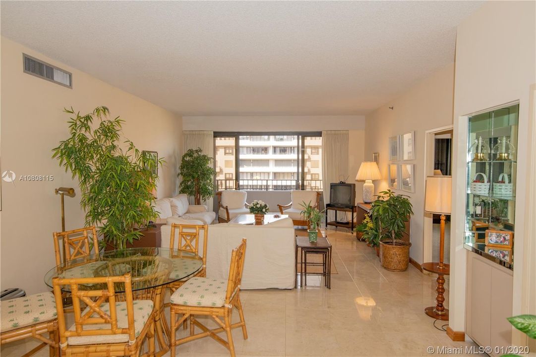 Recently Sold: $750,000 (2 beds, 2 baths, 1541 Square Feet)