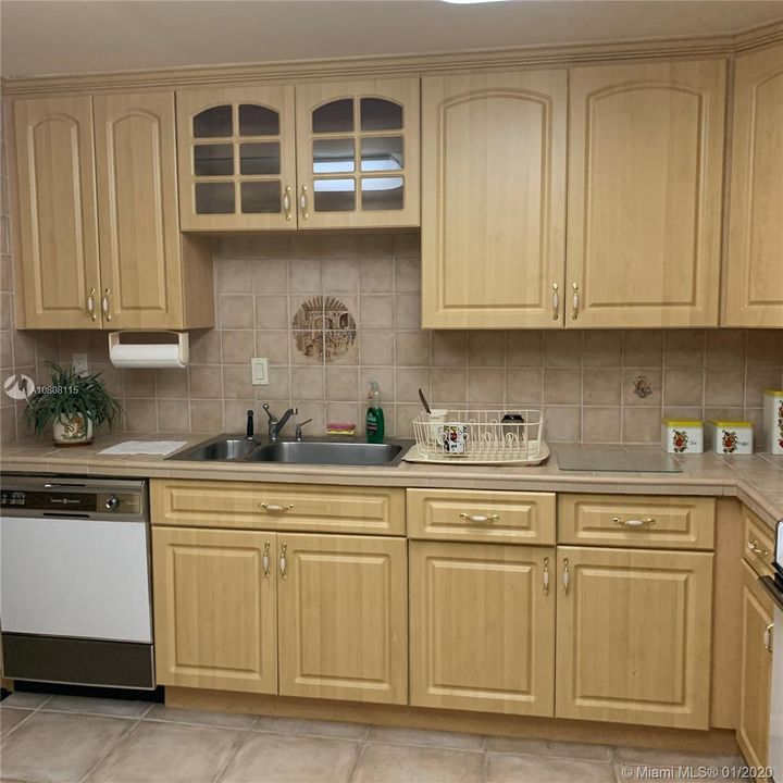 Recently Sold: $750,000 (2 beds, 2 baths, 1541 Square Feet)