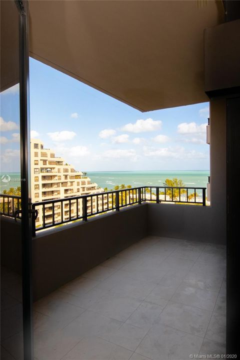 Recently Sold: $750,000 (2 beds, 2 baths, 1541 Square Feet)