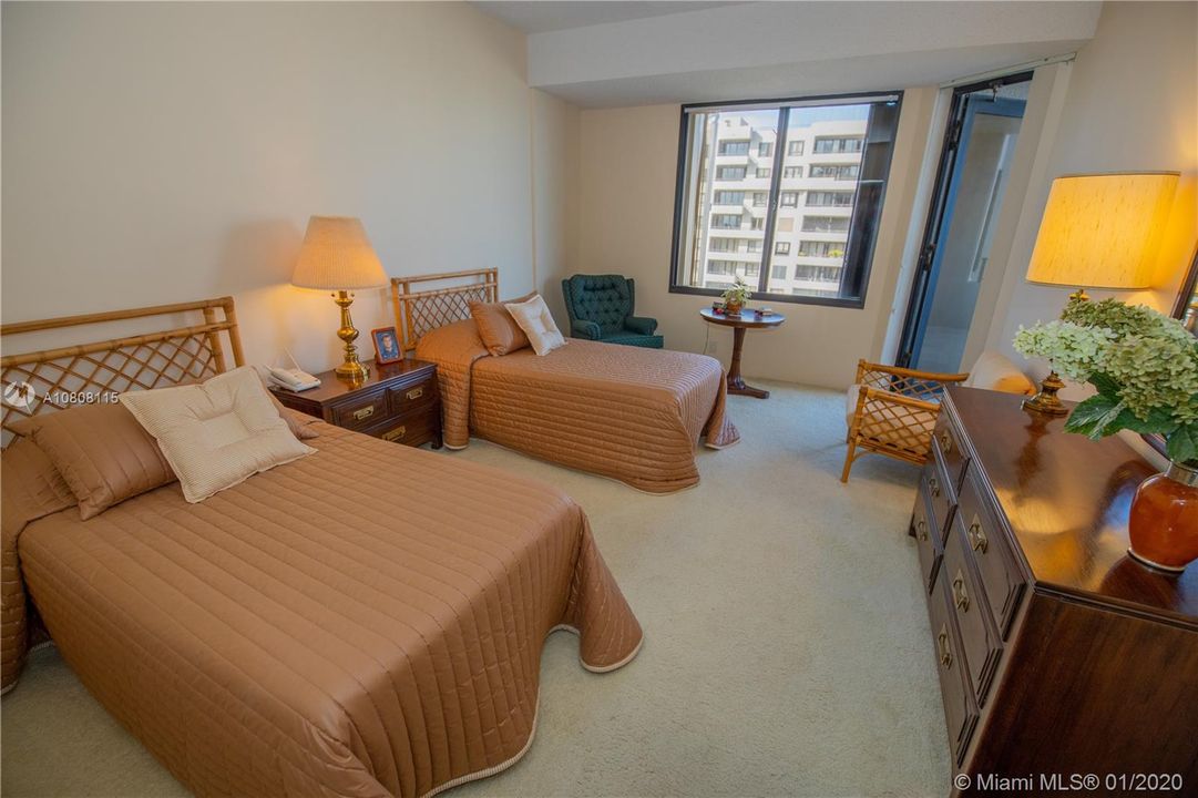 Recently Sold: $750,000 (2 beds, 2 baths, 1541 Square Feet)