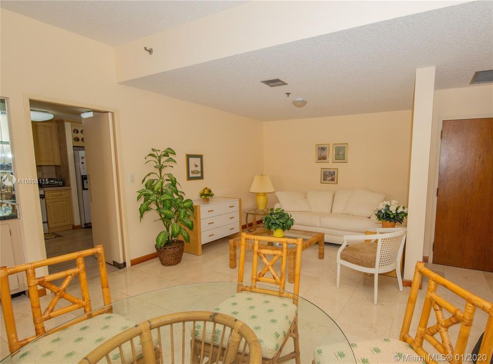 Recently Sold: $750,000 (2 beds, 2 baths, 1541 Square Feet)