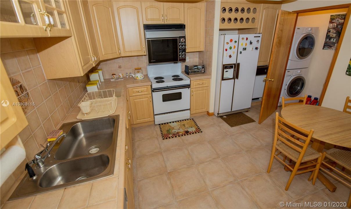 Recently Sold: $750,000 (2 beds, 2 baths, 1541 Square Feet)