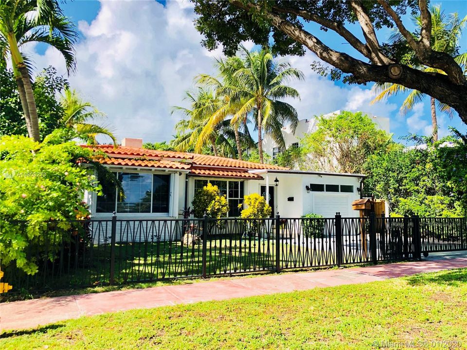 Recently Sold: $1,400,000 (4 beds, 5 baths, 1745 Square Feet)