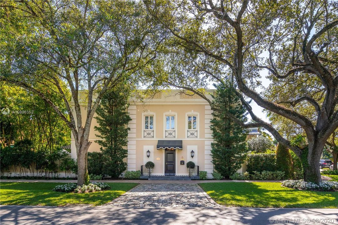 Recently Sold: $3,750,000 (4 beds, 4 baths, 5716 Square Feet)