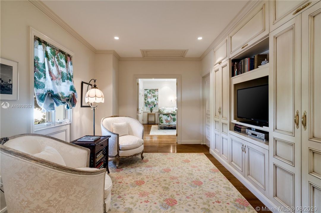 Upstairs guest suite living room