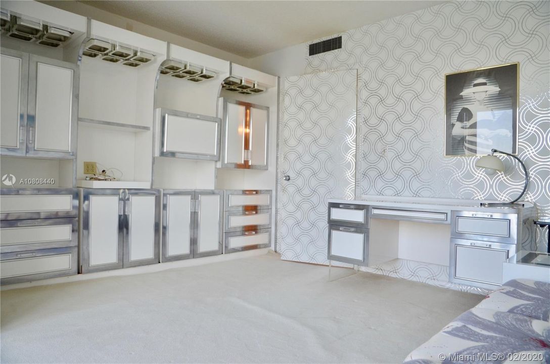 Recently Sold: $425,000 (2 beds, 2 baths, 1738 Square Feet)