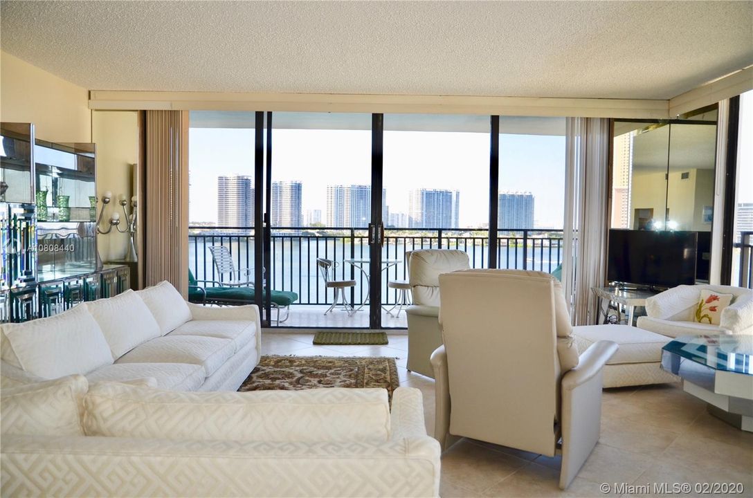 Recently Sold: $425,000 (2 beds, 2 baths, 1738 Square Feet)