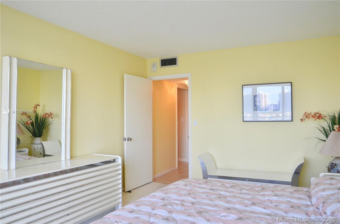 Recently Sold: $425,000 (2 beds, 2 baths, 1738 Square Feet)
