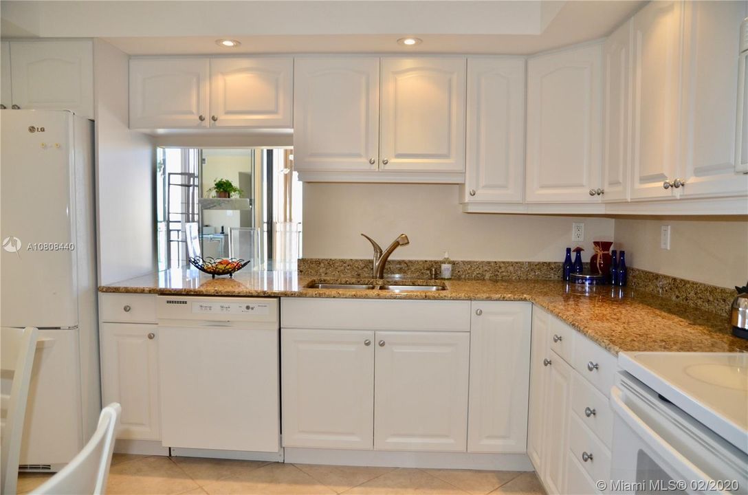 Recently Sold: $425,000 (2 beds, 2 baths, 1738 Square Feet)