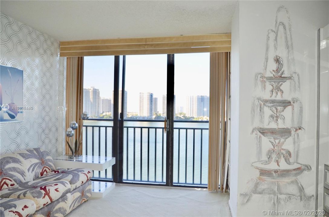 Recently Sold: $425,000 (2 beds, 2 baths, 1738 Square Feet)