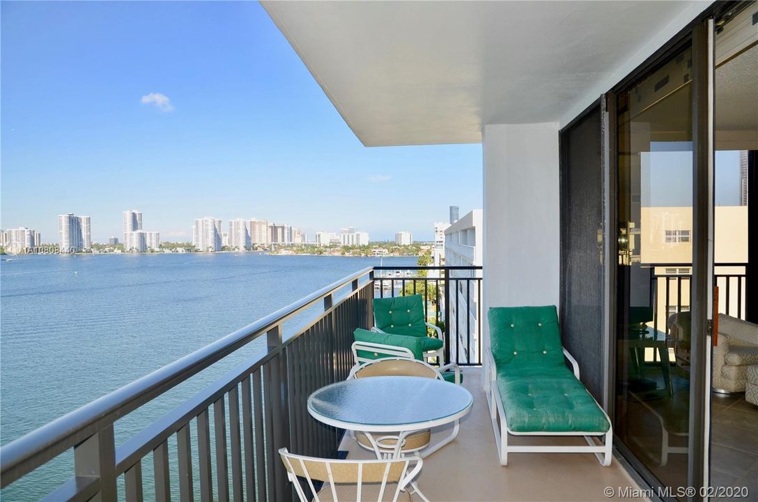 Recently Sold: $425,000 (2 beds, 2 baths, 1738 Square Feet)
