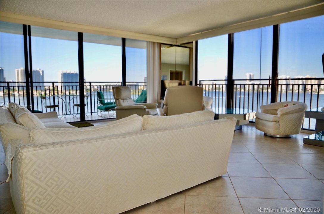 Recently Sold: $425,000 (2 beds, 2 baths, 1738 Square Feet)